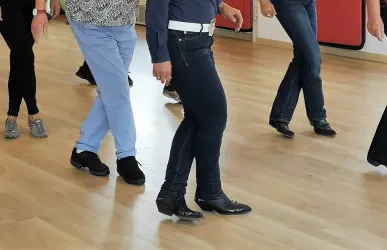 Line Dance für Anfänger*innen und leicht Fortgeschrittene