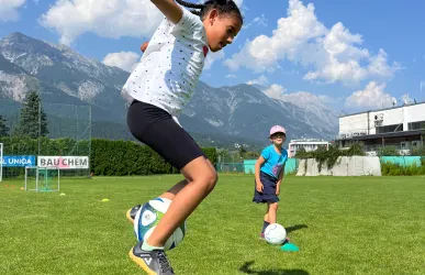 Outdoor Fußballspaß für Mädchen von 6-10 Jahren